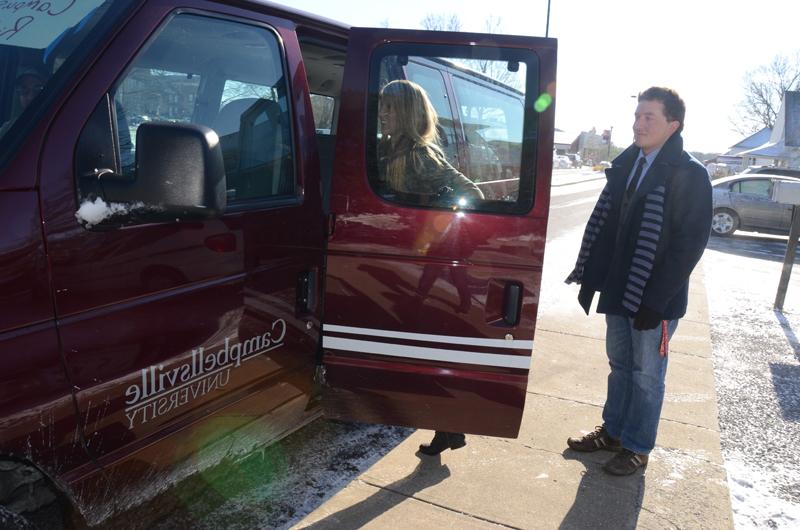 CU students Candice Boone of Bardstown, Ky. and Kevin Thomas of Elizabethtown, Ky. track down a CU van on a cold January day. (Campbellsville University Photo by Kasey Ricketts)